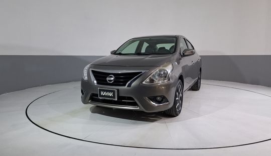 Nissan • Versa