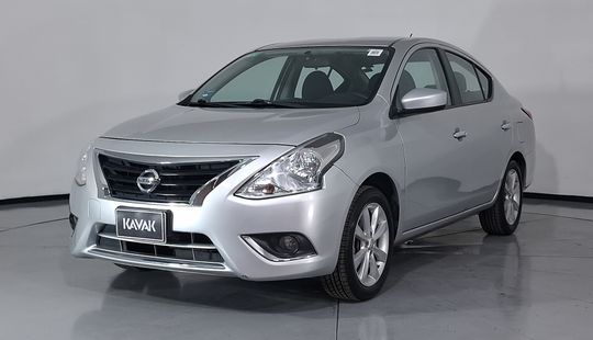 Nissan • Versa