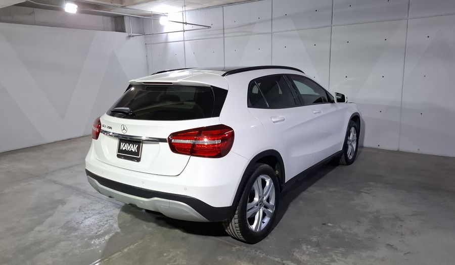 Mercedes Benz Clase Gla 1.6 GLA 200 DCT Suv 2020