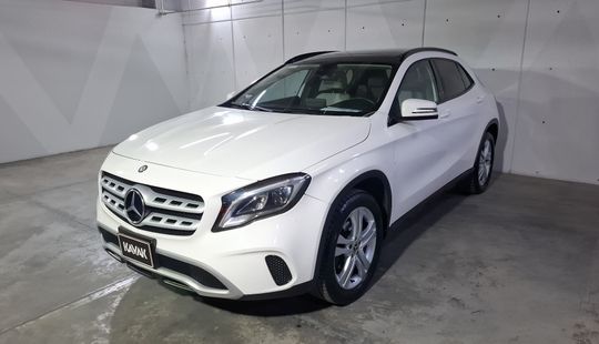 Mercedes Benz • Clase GLA
