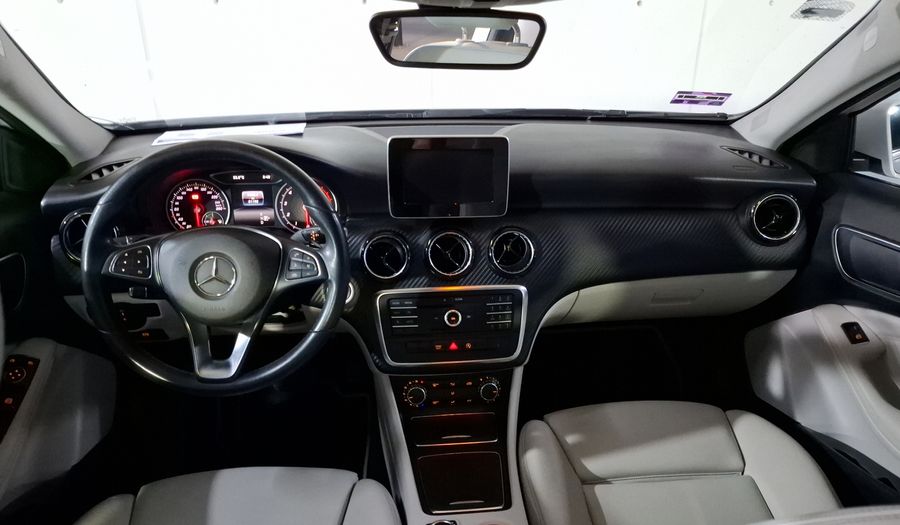 Mercedes Benz Clase Gla 1.6 GLA 200 DCT Suv 2020