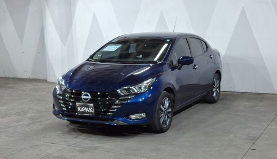 Nissan • Versa