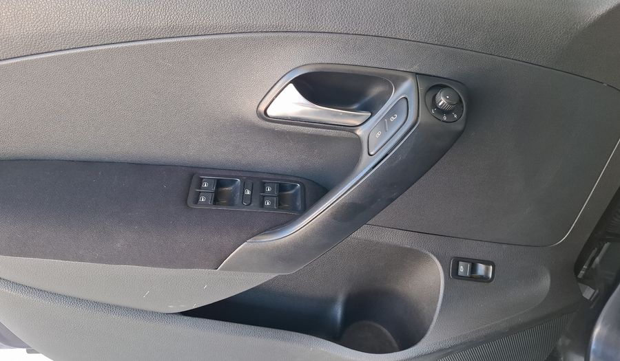 Volkswagen Vento 1.6 HIGHLINE TIPTRONIC Sedan 2015