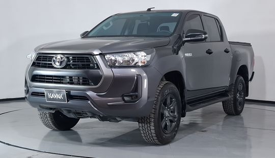 Toyota • Hilux