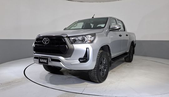 Toyota • Hilux