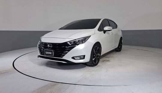 Nissan • Versa
