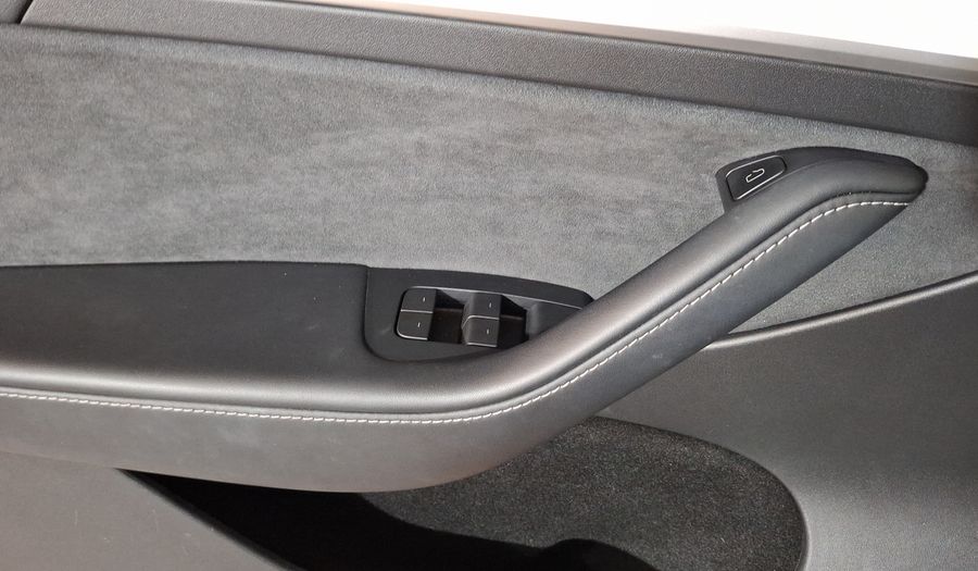 Tesla Model Y BEV LONG RANGE AUTO 4WD Suv 2024