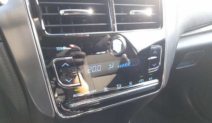 Toyota Yaris 1.5 XLS + CVT Hatchback 2026