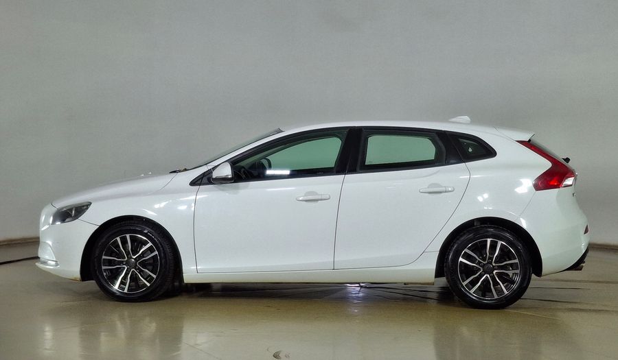 Volvo V40 2.0 D2 MOMENTUM Hatchback 2019