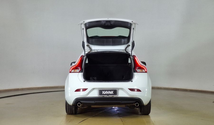 Volvo V40 2.0 D2 MOMENTUM Hatchback 2019
