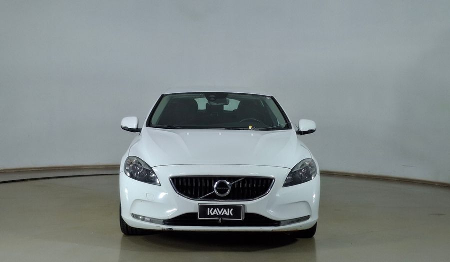 Volvo V40 2.0 D2 MOMENTUM Hatchback 2019