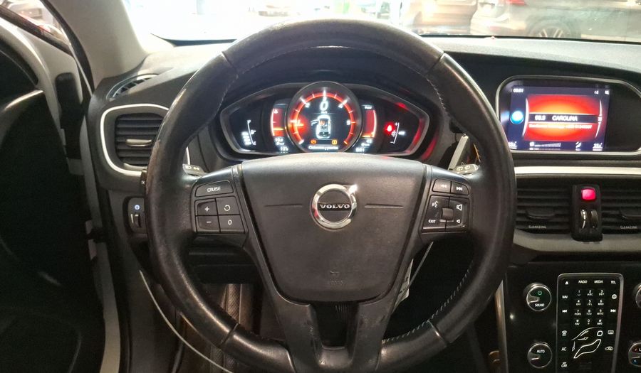 Volvo V40 2.0 D2 MOMENTUM Hatchback 2019