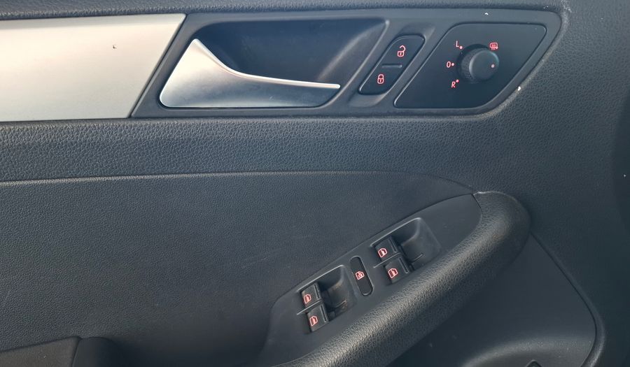 Volkswagen Vento 2.0 TDI 110CV ADVANCE Sedan 2012