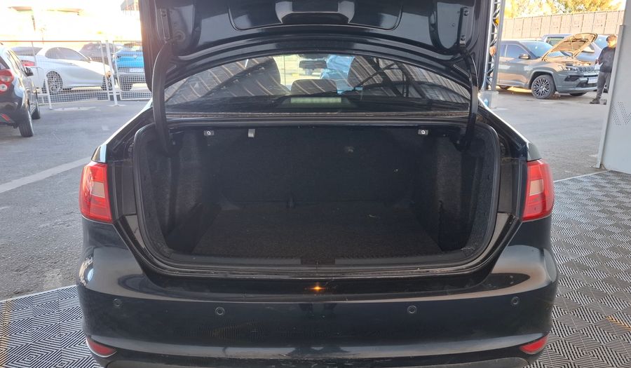 Volkswagen Vento 2.0 TDI 110CV ADVANCE Sedan 2012