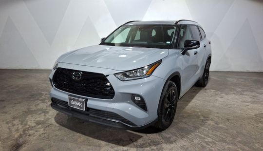 Toyota • Highlander