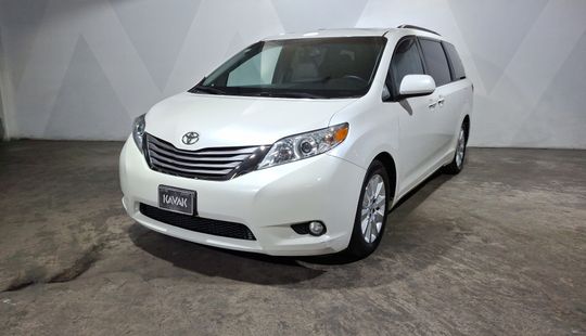 Toyota • Sienna