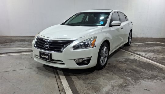 Nissan • Altima