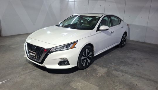 Nissan • Altima