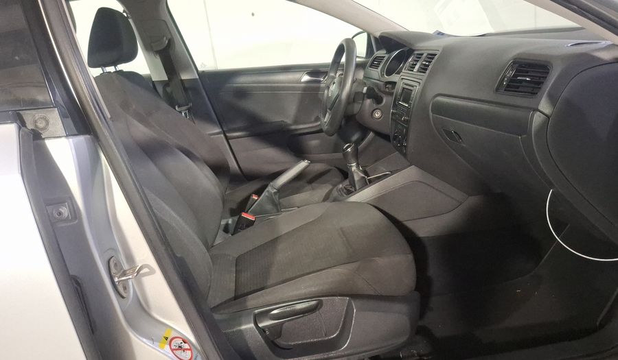 Volkswagen Jetta 2.0 MT Sedan 2016