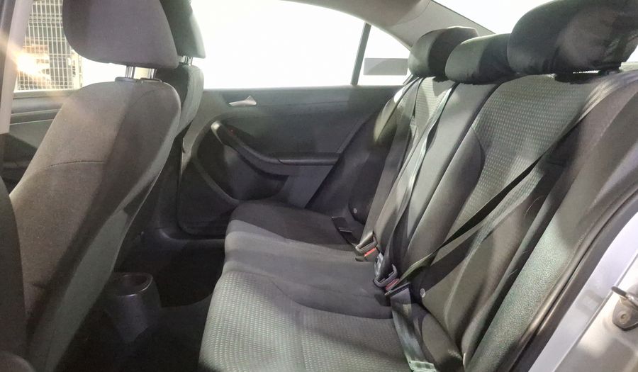 Volkswagen Jetta 2.0 MT Sedan 2016