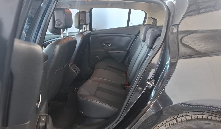 Renault Megane 2.0 MEGANE III LUXE Hatchback 2012