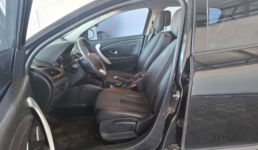 Renault Megane 2.0 MEGANE III LUXE Hatchback 2012