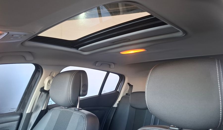 Renault Megane 2.0 MEGANE III LUXE Hatchback 2012