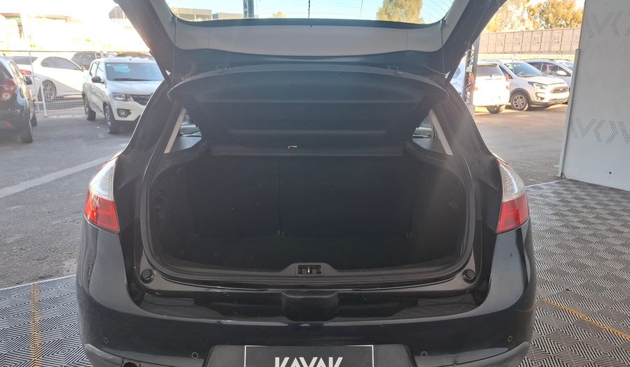 Renault Megane 2.0 MEGANE III LUXE Hatchback 2012