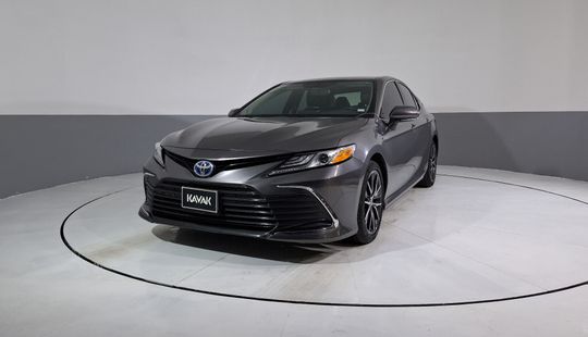 Toyota • Camry