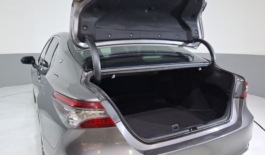 Toyota Camry 2.5 HEV XLE AUTO Sedan 2021