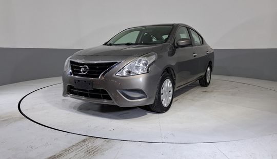 Nissan • Versa