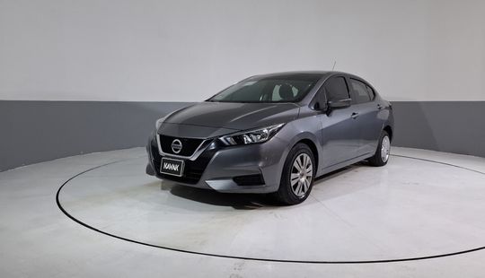Nissan • Versa