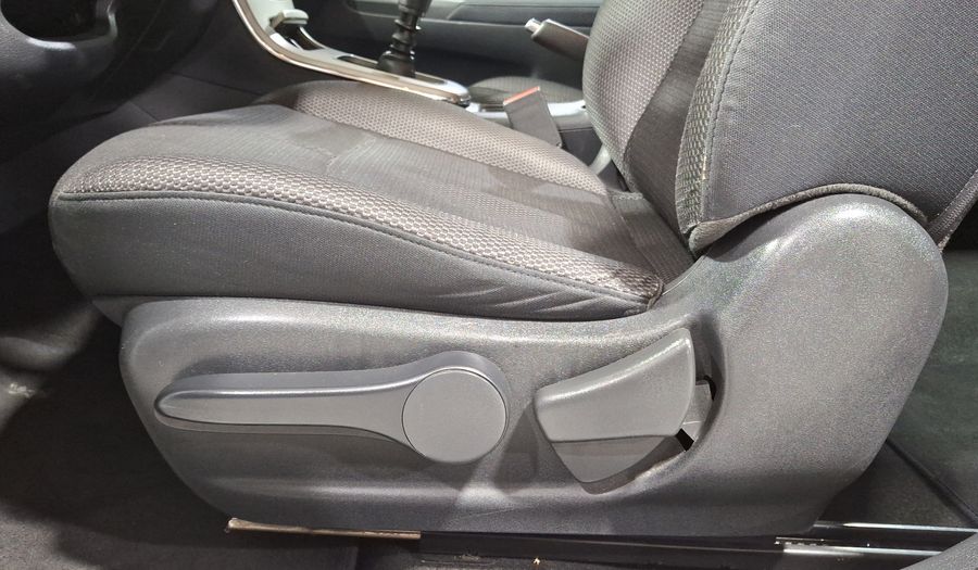 Nissan Sentra 1.8 ADVANCE MT Sedan 2015