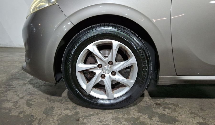 Peugeot 208 1.6 ALLURE AT Hatchback 2015