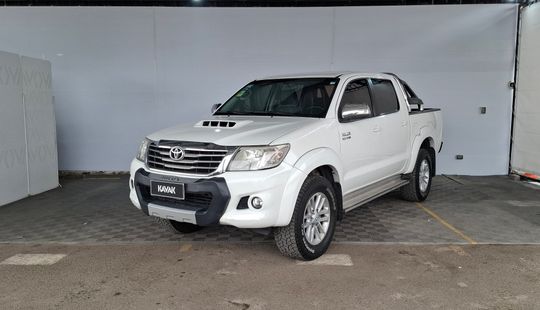Toyota • Hilux