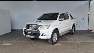 Toyota • Hilux