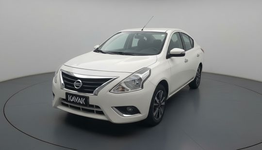 Nissan • Versa