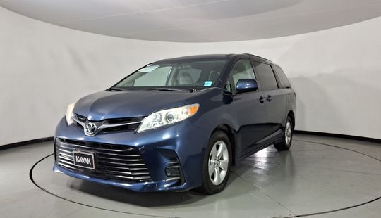 Toyota • Sienna