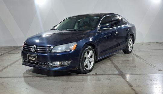 Volkswagen • Passat