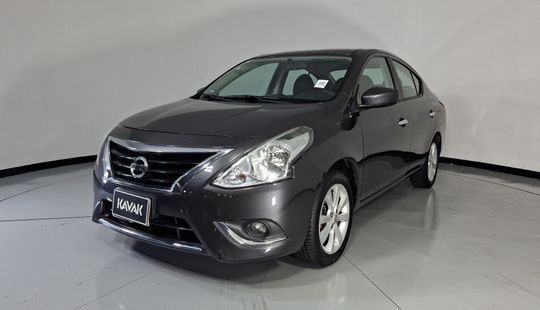 Nissan • Versa