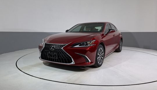 Lexus • ES