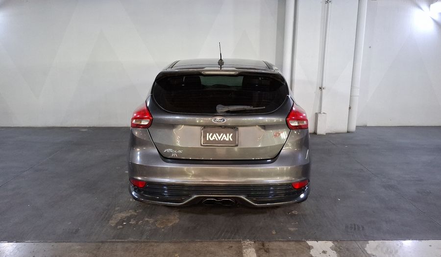 Ford Focus 2.0 ST TM Hatchback 2015