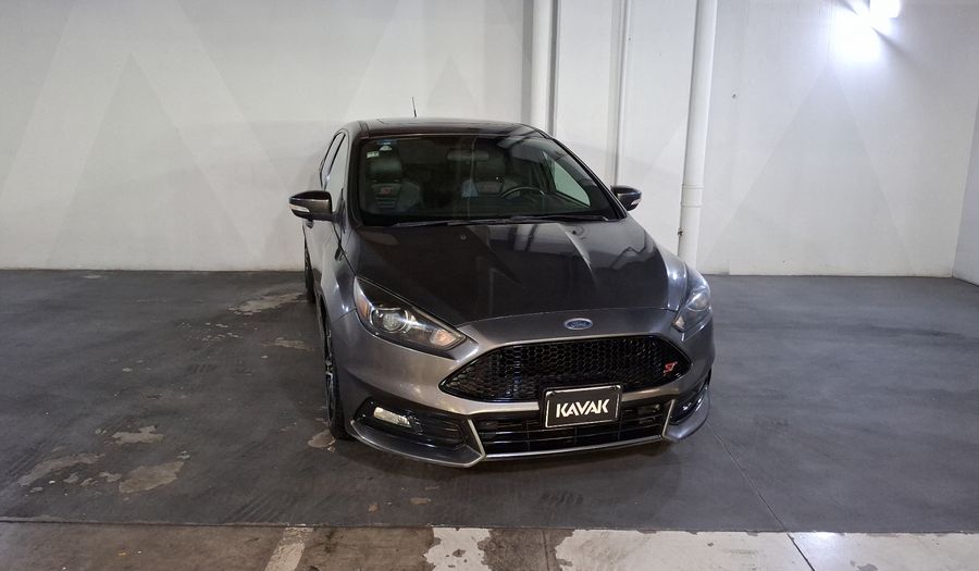 Ford Focus 2.0 ST TM Hatchback 2015