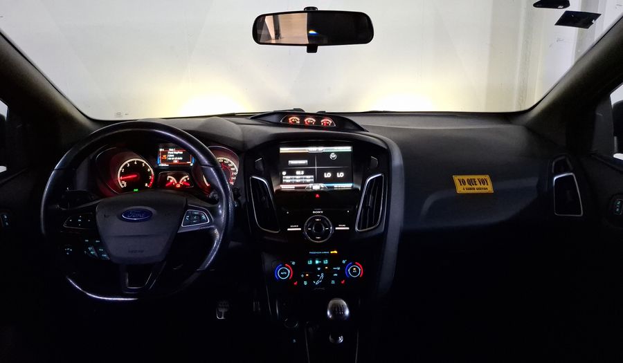 Ford Focus 2.0 ST TM Hatchback 2015