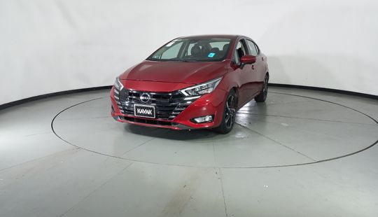 Nissan • Versa