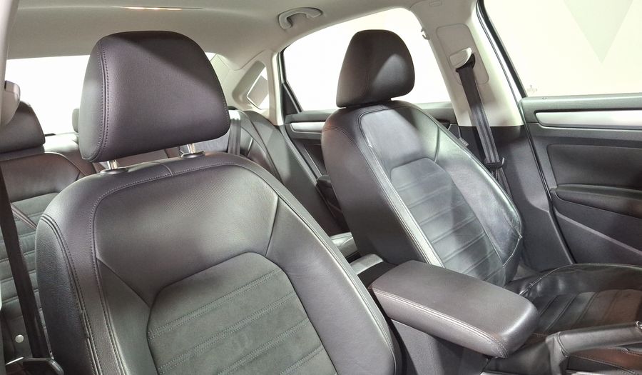 Volkswagen Passat 2.5 SPORTLINE TIPTRONIC Sedan 2012