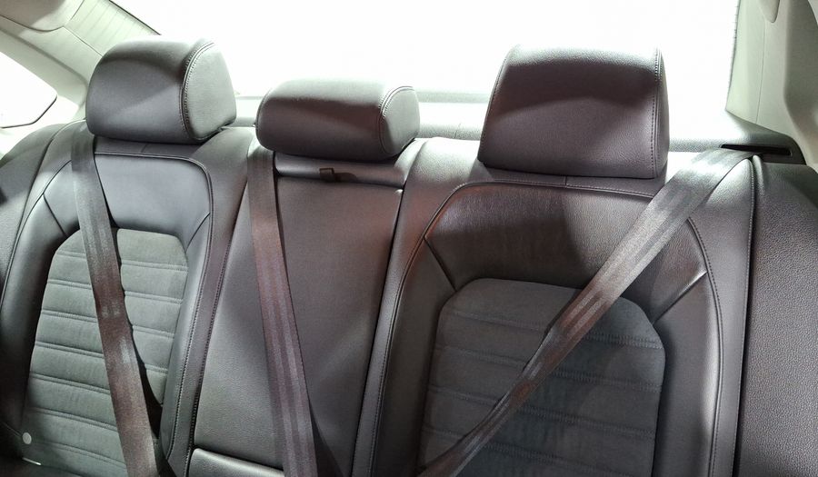 Volkswagen Passat 2.5 SPORTLINE TIPTRONIC Sedan 2012
