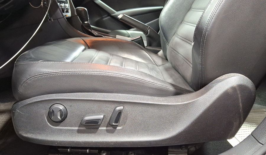 Volkswagen Passat 2.5 SPORTLINE TIPTRONIC Sedan 2012