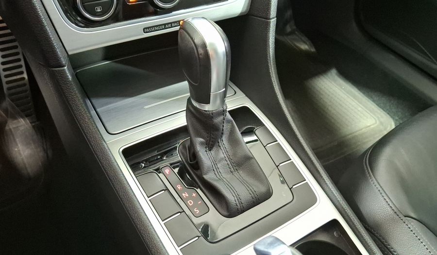 Volkswagen Passat 2.5 SPORTLINE TIPTRONIC Sedan 2012