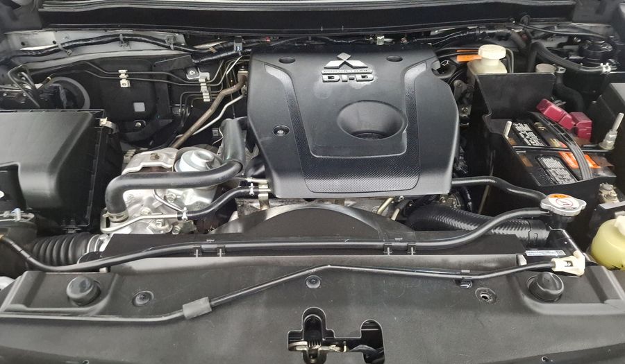 Mitsubishi L200 2.4 GLX DIESEL 4WD Pickup 2021